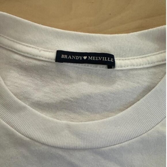 Classic Brandy Melville cropped crewneck with “Montreal” - Picture 3 of 8